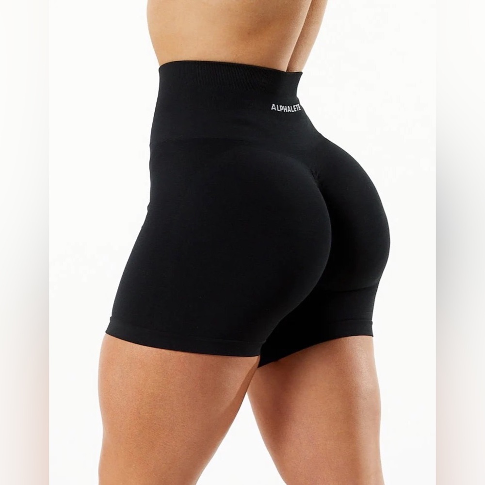 Alphalete amplify shorts 4.5” black size small booty scrunch NWT